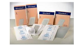 MEDICAZIONE STERILE A BASE DI ARGENTO SENZA BORDO ADESIVO SILVERMED SB AG 10X10CM 5 PEZZI - maxifarmacia.it