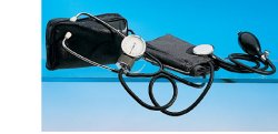 SFIGMOMANOMETRO ANEROIDE AD ALTA PRECISIONE CON FONENDOSCOPIO  BRACCIALE CON CHIUSURA IN VELCRO  CUSCINETTO IN GOMMA  SOFFIERIA COMPLETA DI VALVOLA - maxifarmacia.it