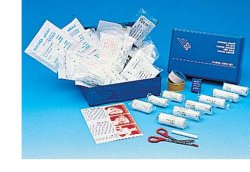 CASSETTA PRONTO SOCCORSO CARAVAN, PER L'AUTOMOBILE, IL CAMION E TUTTI GLI AUTOMEZZI. OBBLIGATORIA IN MOLTE NAZIONI EUROPEE CON CONTENUTO CONFORME ALLA NORMATIVA DIN 13164/B - maxifarmacia.it